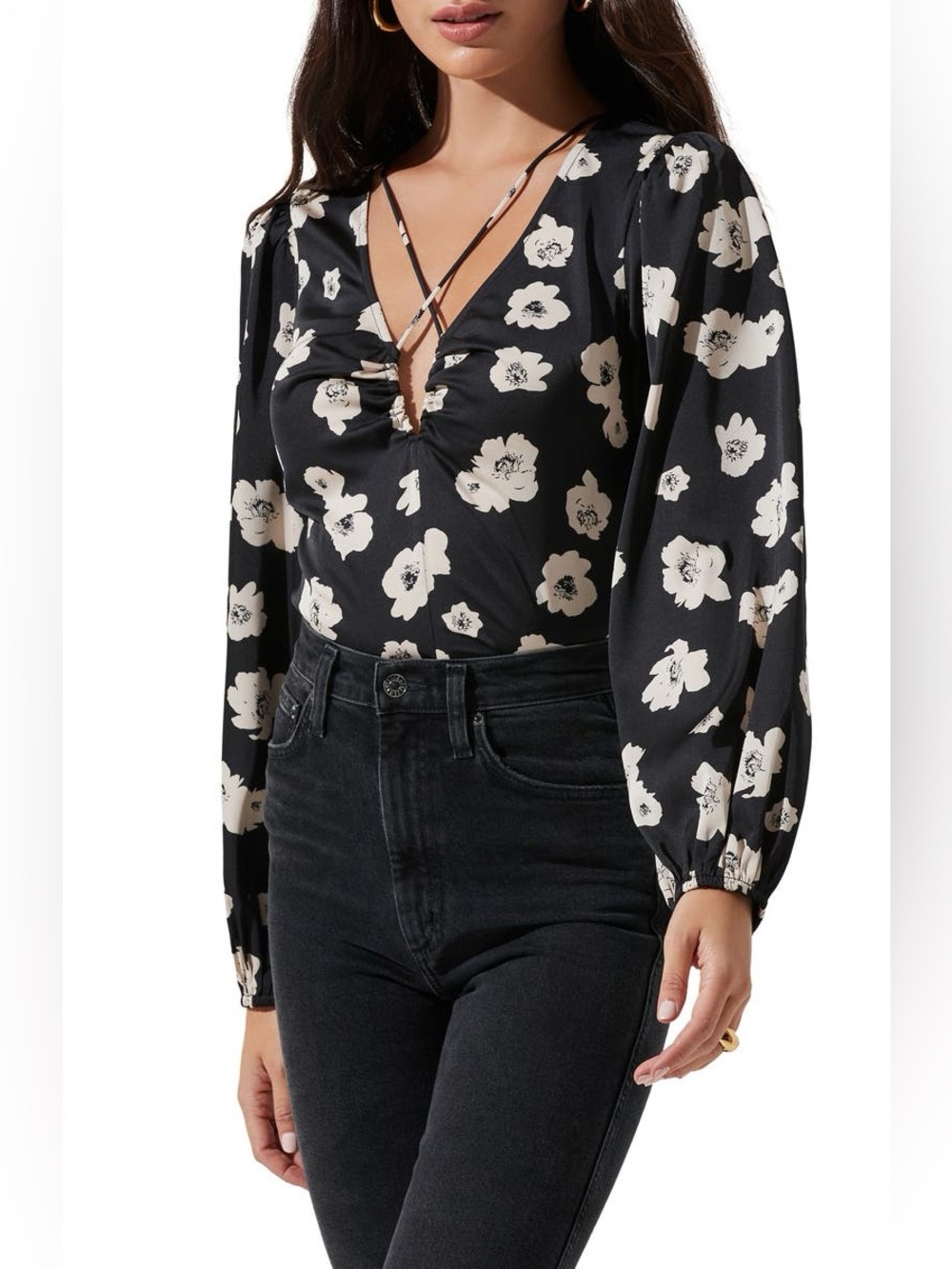 NWOT ASTR The Label Floral Ruched Keyhole Top Medium Date Night Brunch Feminine